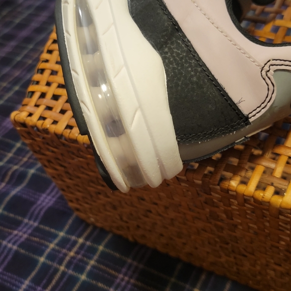 ❌️SOLD❌️ Girls Nike Air Max 95s Lilac, Grey, and Black Size 3 Youth - Picture 9 of 16